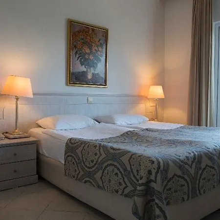 Alinn Boutique (adults Only) ホテル 4*